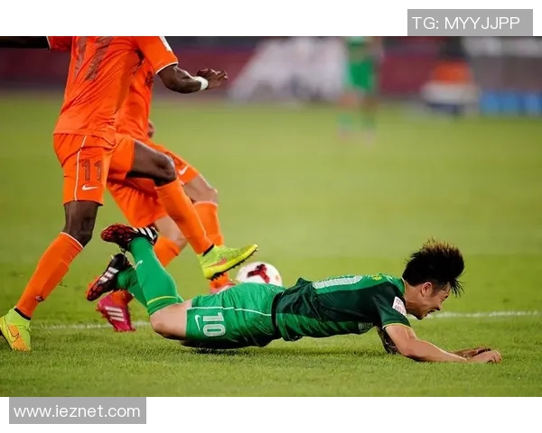 足球明星意外遭雷击瞬间视频曝光引发网络热议与关注 足球明星意外遭雷击瞬间视频曝光引发网络热议与关注